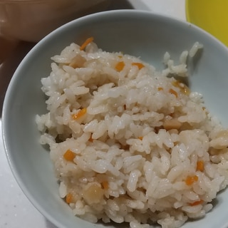 簡単に味付きご飯！たけのこ新玉ねぎ人参の混ぜご飯